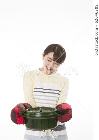 Woman cooking image 62046285