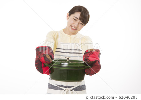 Woman cooking image 62046293