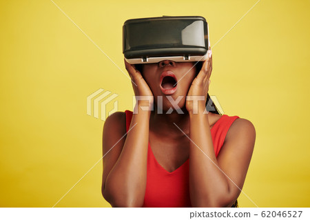 Black Woman In Virtual Reality 62046527