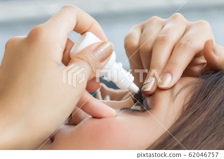woman using eye drop, eye lubricant wrongly, woman using eye drop, eye lubricant wrongly, 62046757