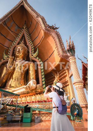 Tourist Woman Having Fun While Sightseeing in The Temple 62049678