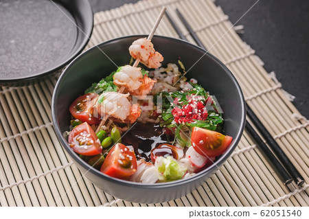 Close up fried rice with vegetables, beans and shrimp 62051540