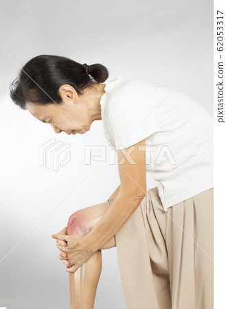 old asian woman knee bones pain 62053317