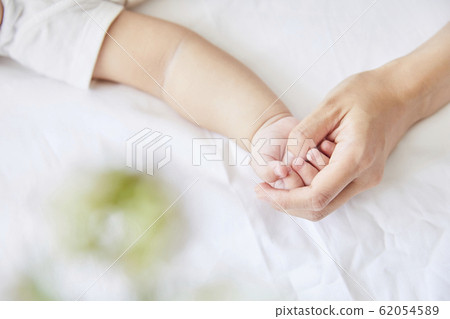 Baby and mother 62054589