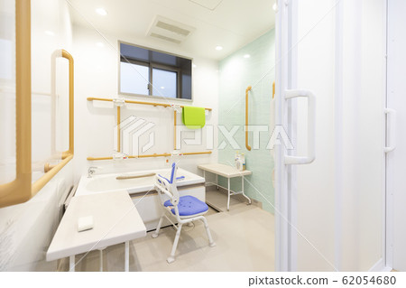 Nursing home bathroom 62054680