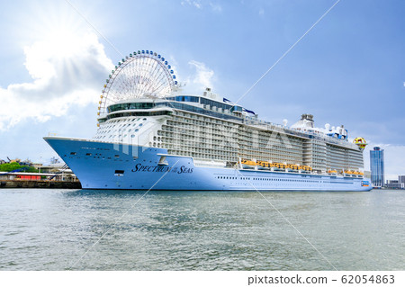 大型客船停泊在大阪港天保山 62054863