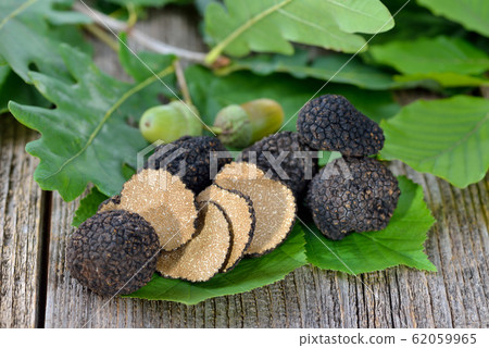 Fresh black truffles Fresh black truffles 62059965