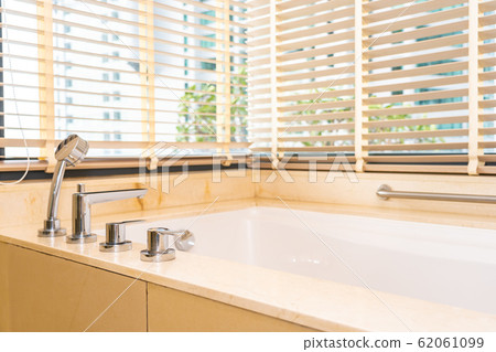 Beautiful luxury white bathtub decoration interior Beautiful luxury white bathtub decoration interior 62061099