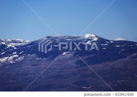 從冬季的北里八嶽山和北岳八嶽山岳。 從冬季的北里八嶽山和北岳八嶽山岳。 62061480