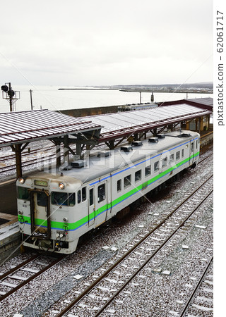 冬季在北海道森町森車站的每個站點拍攝早晨的景象 冬季在北海道森町森車站的每個站點拍攝早晨的景象 62061717