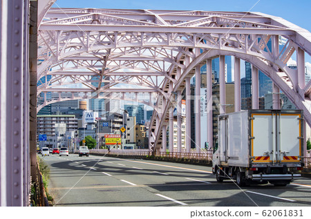 The arch bridge over the Juso Ohashi and Yodo River in Yodogawa-ku, Osaka 62061831