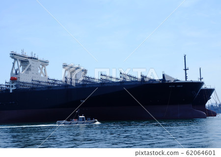 貨船在JMU Kure工廠等待交貨 62064601