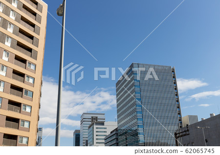 建立參天的藍天 62065745