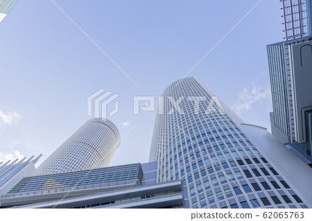 Building towering blue sky 62065763