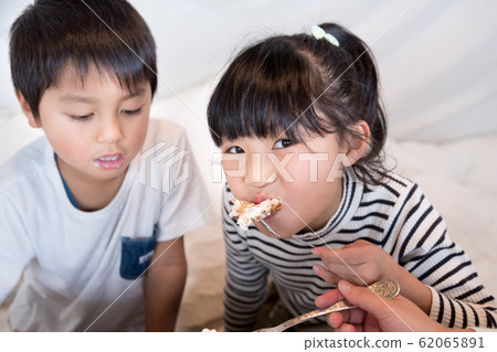 Kid eating fresh cream waffle 62065891
