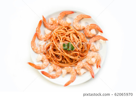 Spaghetti bolognese italian pasta with shrimp 62065970