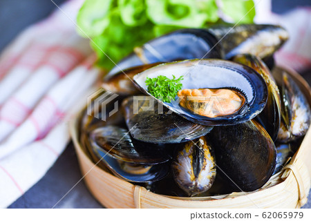 Mussels with herbs lemon on cook steamer food Mussels with herbs lemon on cook steamer food 62065979