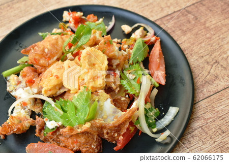 spicy batter fried egg slice with chop chicken meat Thai salad on plate 62066175