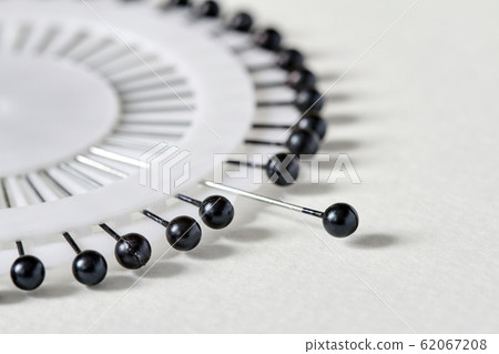 White needle bed with black pins over white 62067208