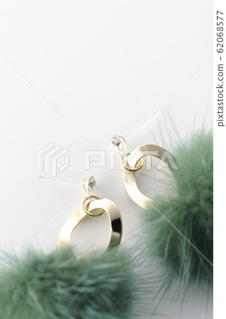 Earrings 62068577