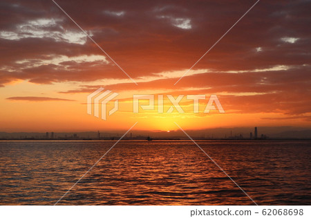 Osaka at dawn seen from Rokko Island 62068698