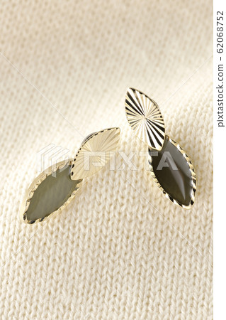 Earrings 62068752