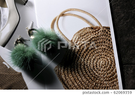 Earrings 62069359