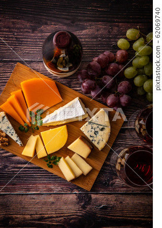 Cheese platter and red wine 62069740