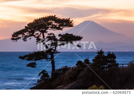 橫須賀市秋穀市立石海岸的富士山 62069875