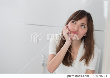 Girls On The Toilet Constipated