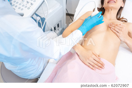 Preemptive ultrasound mammography done by gynecologist Preemptive ultrasound mammography done by gynecologist 62072907