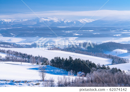 《Hokkaido》Winter Hokkaido, Tokachidake Mountain Range and Snow Furano Kamifurano 62074142