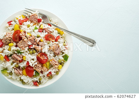 Salad rice tuna 62074627