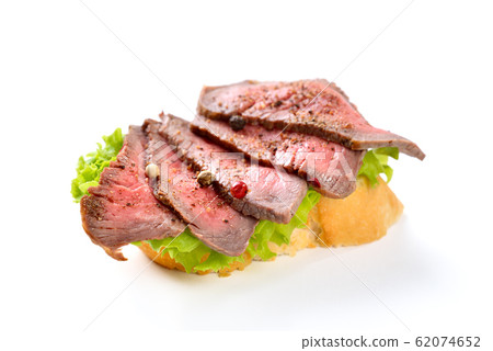 Canape with roast beef Canape with roast beef 62074652