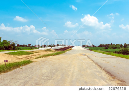 Unfinished of construction of the large concrete Unfinished of construction of the large concrete 62076836