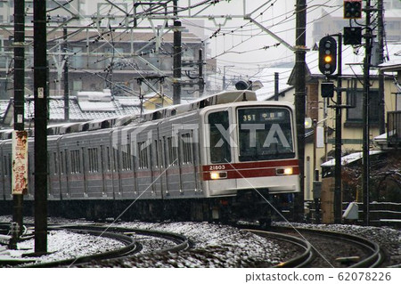 Goodbye 20000 series Hibiya line direct train on snowy days 62078226