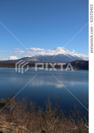 來自本栖湖的富士山 來自本栖湖的富士山 62078403