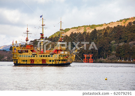 Lake Ashinoko 62079291
