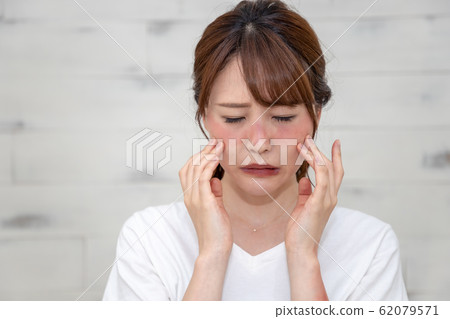 女人皮膚麻煩曬傷 62079571