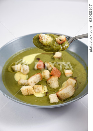 Broccoli puree soup with cream and balsamic sauce 62080167