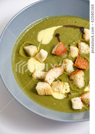 Broccoli puree soup with cream and balsamic sauce Broccoli puree soup with cream and balsamic sauce 62080168