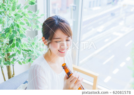 Image of drinking at home, person, adult, female, liquor, drink, relax, lifestyle, home break, change of mood Image of drinking at home, person, adult, female, liquor, drink, relax, lifestyle, home break, change of mood 62081578