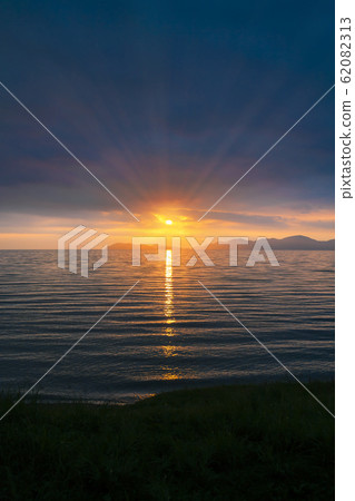 琵琶湖沿岸的旭 62082313