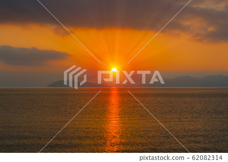 琵琶湖沿岸的旭 62082314