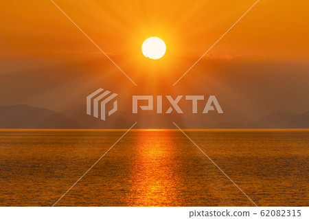 琵琶湖沿岸的旭 62082315