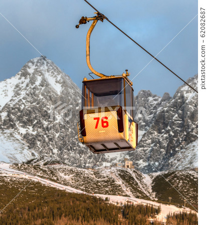 Empty cableway in High Tatras mountains, Slovakia Empty cableway in High Tatras mountains, Slovakia 62082687