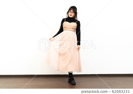 A woman wearing glasses 62083231