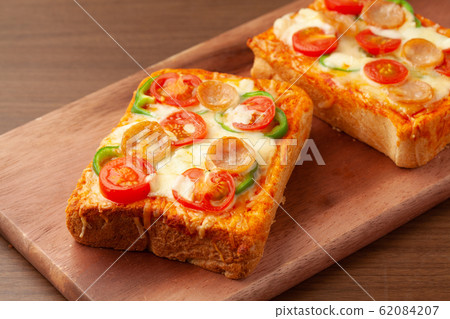 Pizza toast  62084207