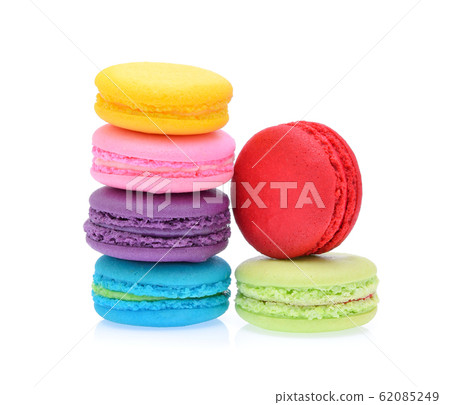 Colorful macaroons isolated on white background 62085249