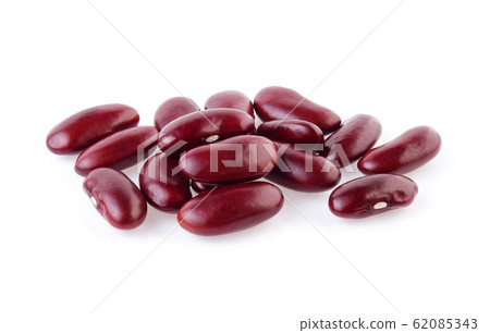 red beans isolated on the white background. 62085343